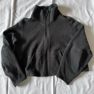 GUC Lululemon textured, crop length, jacket/sweater Size xs/s